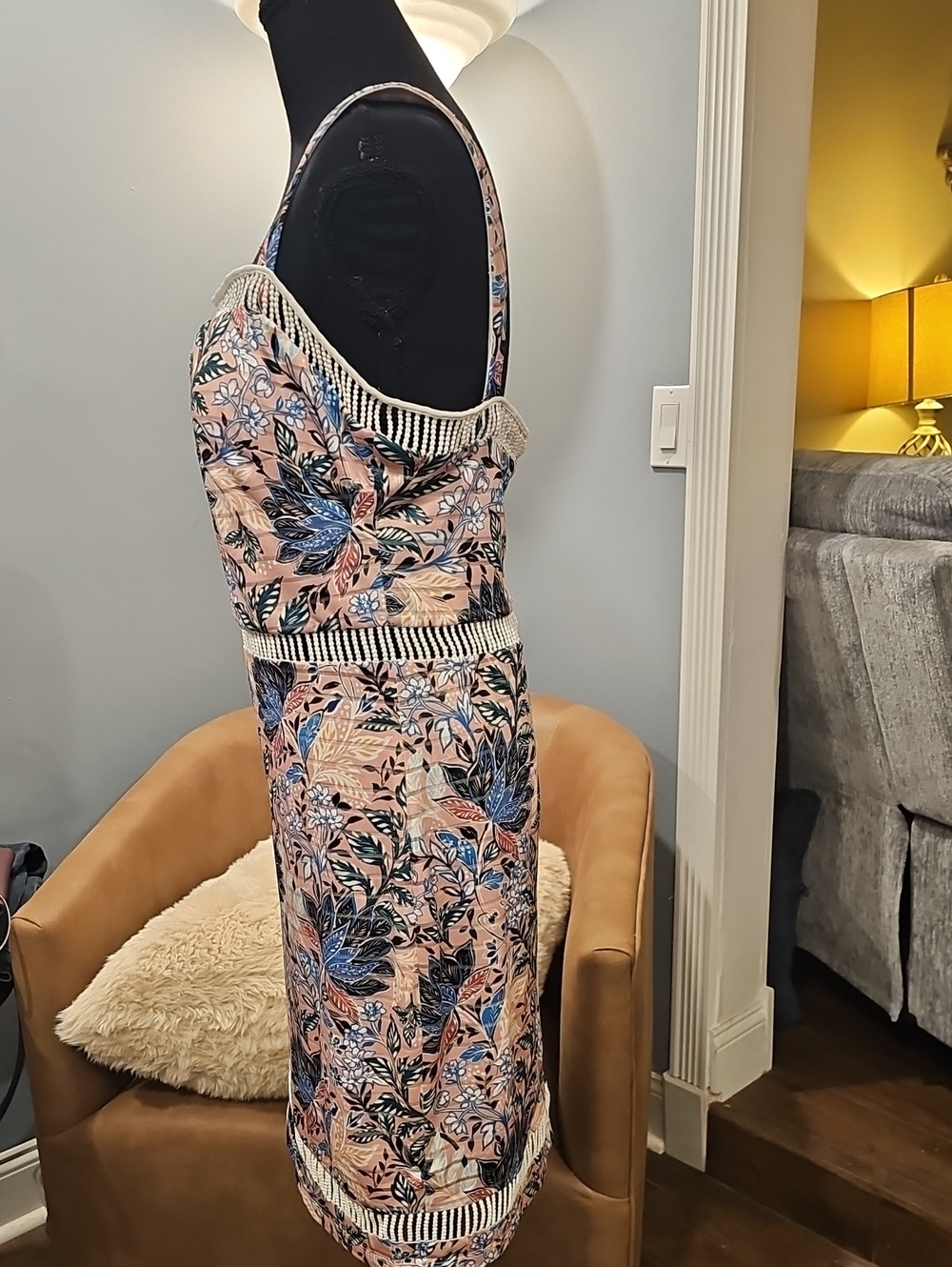 GUESS Los Angeles Floral Shadow Bodycon Dress - Color Blush - Beads Sz 10 EUC - Picture 7 of 14